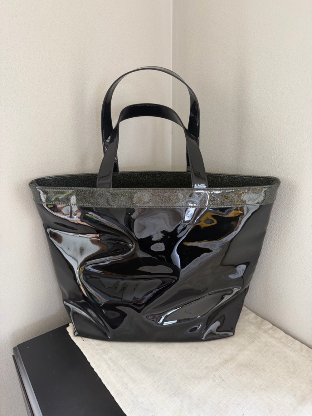 Jimmy Choo Parfums Black Patent Leather Tote - Picture 5 of 6